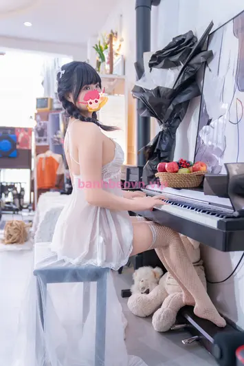 Bé Linh Chi